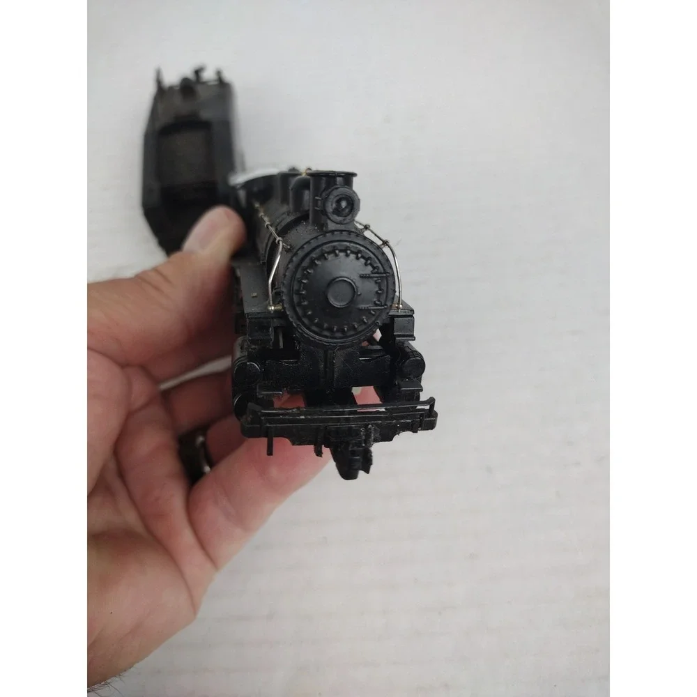 HO Bachmann AT&SF 0-6-0 Steam Locomotive Lighted and #2126 Tender